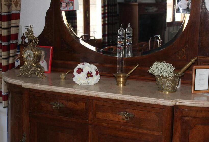 بنسيون Posada Manolon