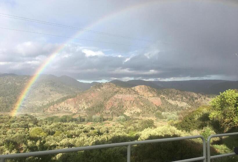 بنسيون Posada Manolon