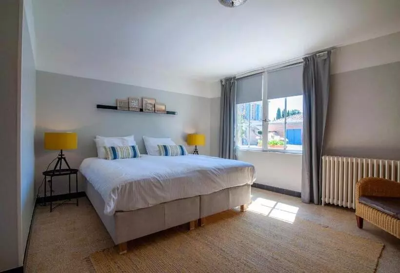 Aamiaismajoitus (B&B) Escudes