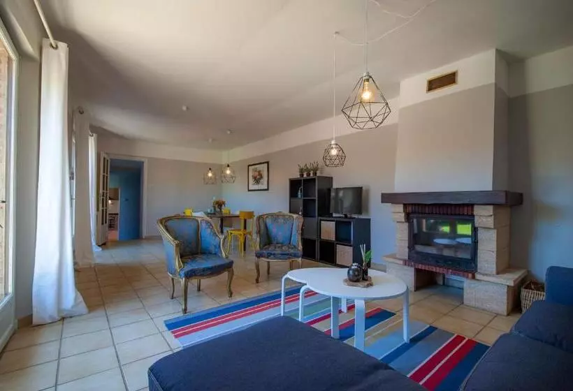 Aamiaismajoitus (B&B) Escudes