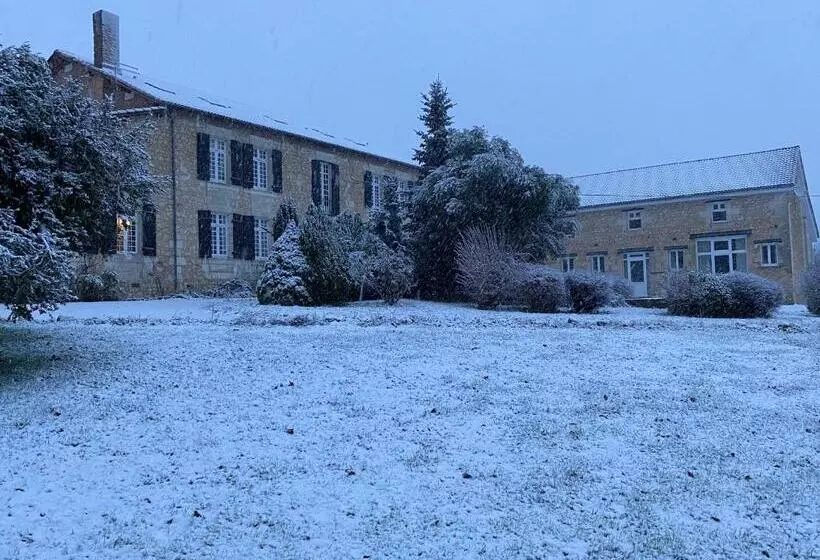 ベッドアンドブレックファースト Le Logis Des Quatre Puits