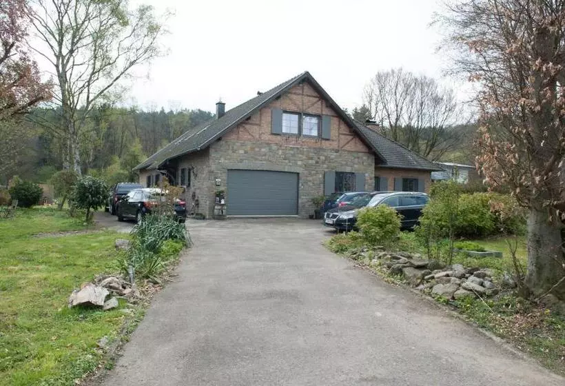 Aamiaismajoitus (B&B) Villa Lumina