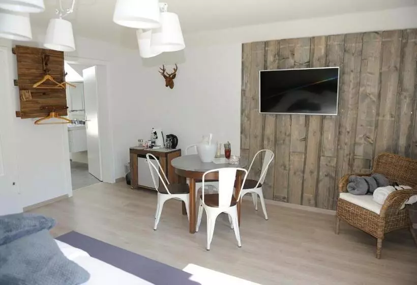 Aamiaismajoitus (B&B) Villa Lumina