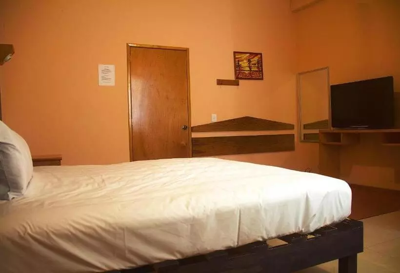 ホテル Oyo  Trigos De Oro