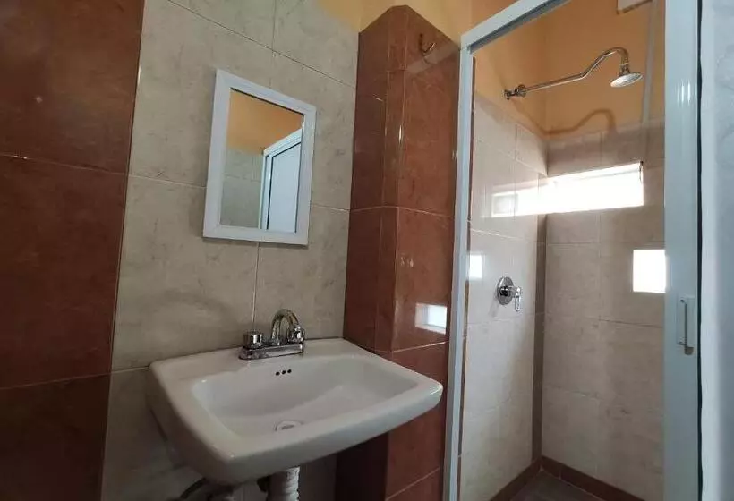 ホテル Oyo  Trigos De Oro