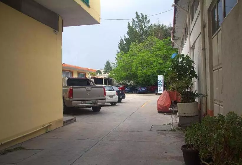 ホテル Oyo  Trigos De Oro