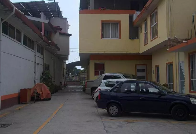 ホテル Oyo  Trigos De Oro