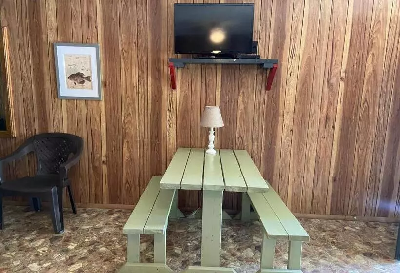 Hotelli Reel Inn And Lodge