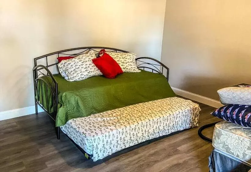 Hotelli Reel Inn And Lodge