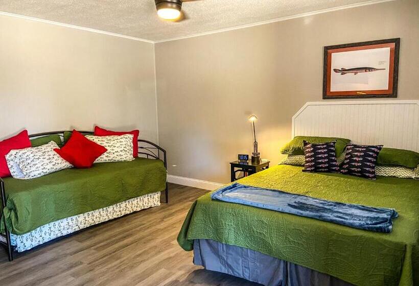 Hotel Reel Inn And Lodge