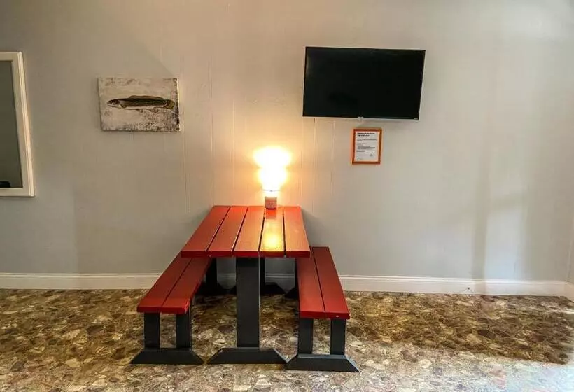 Hotelli Reel Inn And Lodge