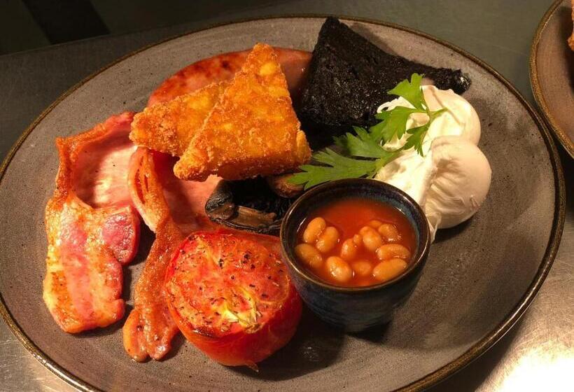 هتل The Scotts Arms Village Inn