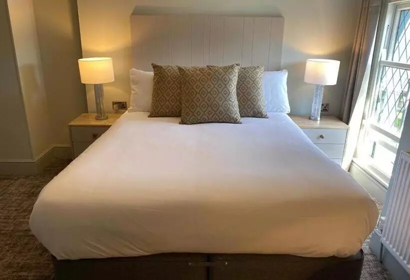 هتل The Scotts Arms Village Inn