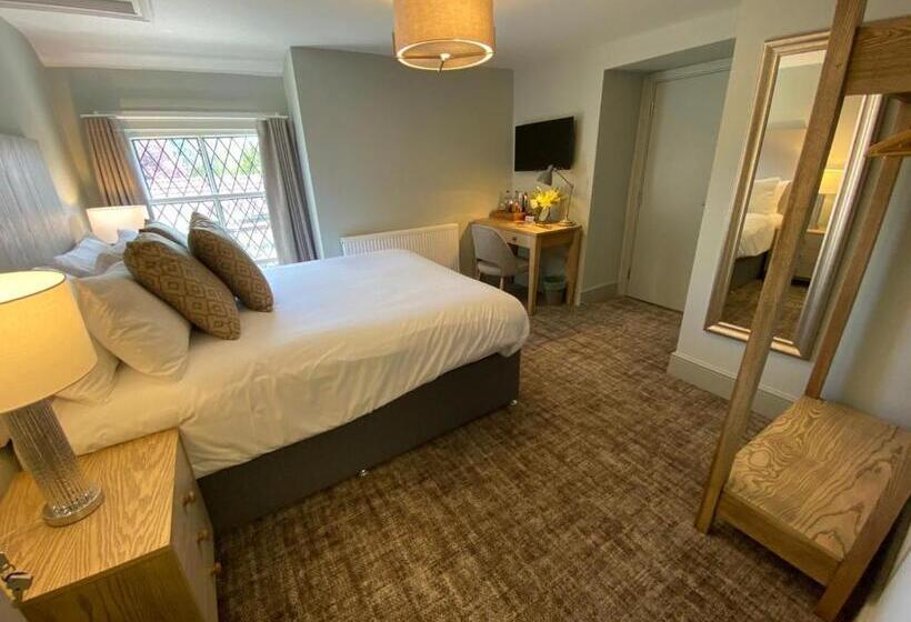 هتل The Scotts Arms Village Inn