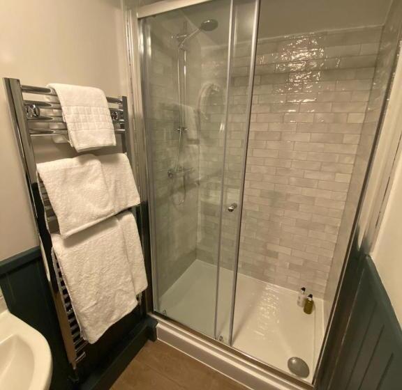 هتل The Scotts Arms Village Inn