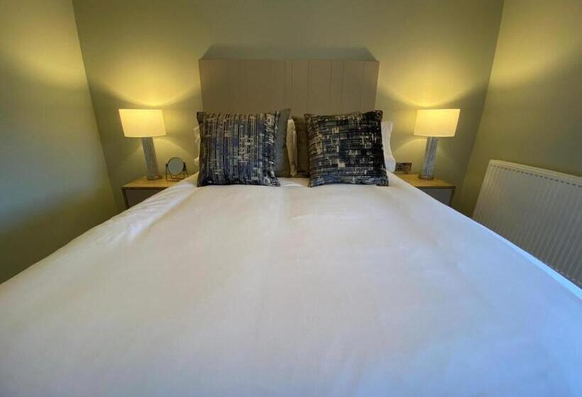 هتل The Scotts Arms Village Inn