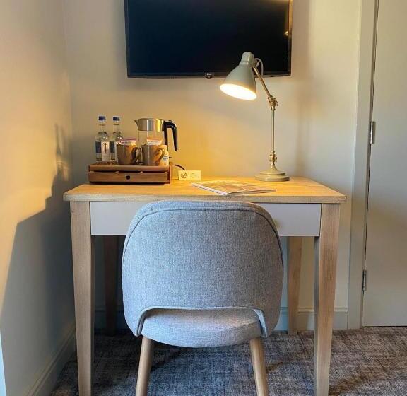 هتل The Scotts Arms Village Inn