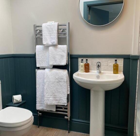 هتل The Scotts Arms Village Inn