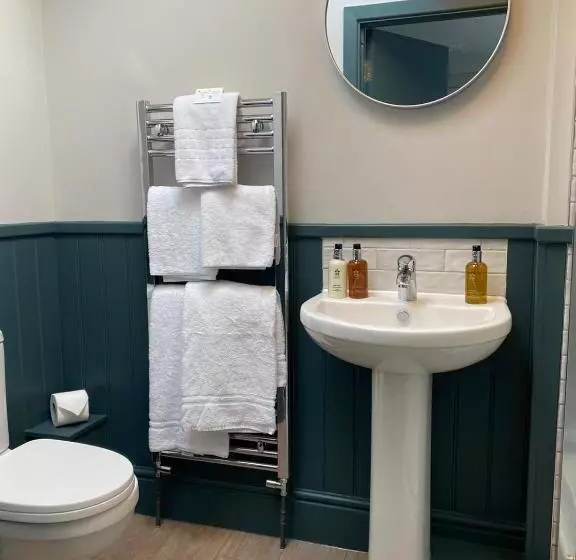 هتل The Scotts Arms Village Inn