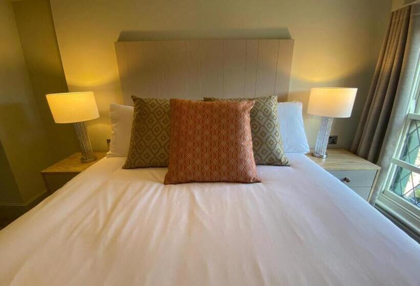 هتل The Scotts Arms Village Inn