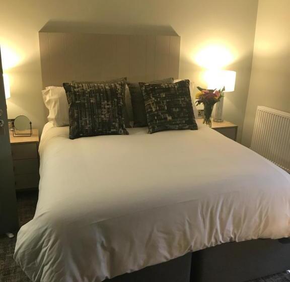 هتل The Scotts Arms Village Inn