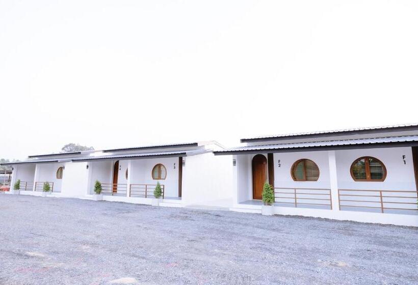 פנסיון Peeranon Resort