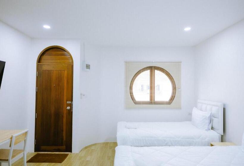 פנסיון Peeranon Resort