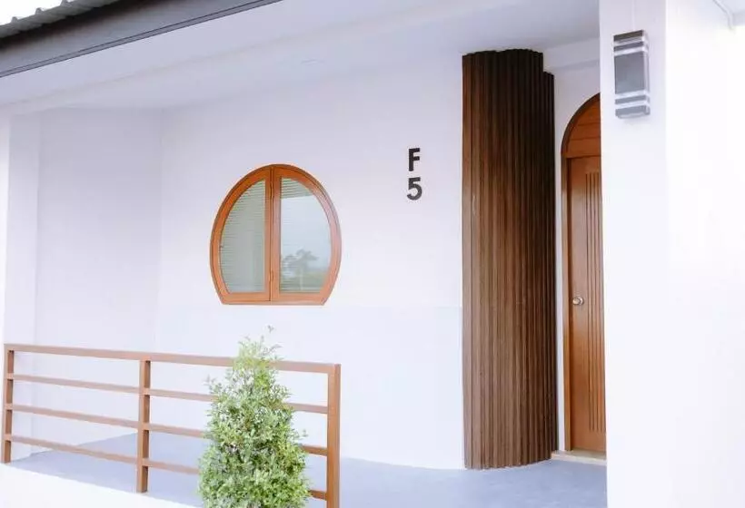 Majatalo Peeranon Resort