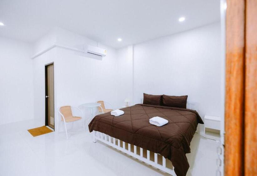 פנסיון Peeranon Resort