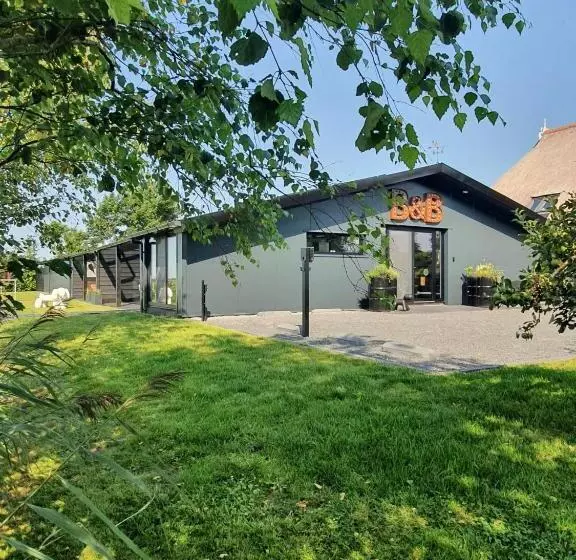 ベッドアンドブレックファースト Hippe Schuur