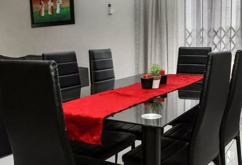 Aamiaismajoitus (B&B) Tshukudu E Ntsho