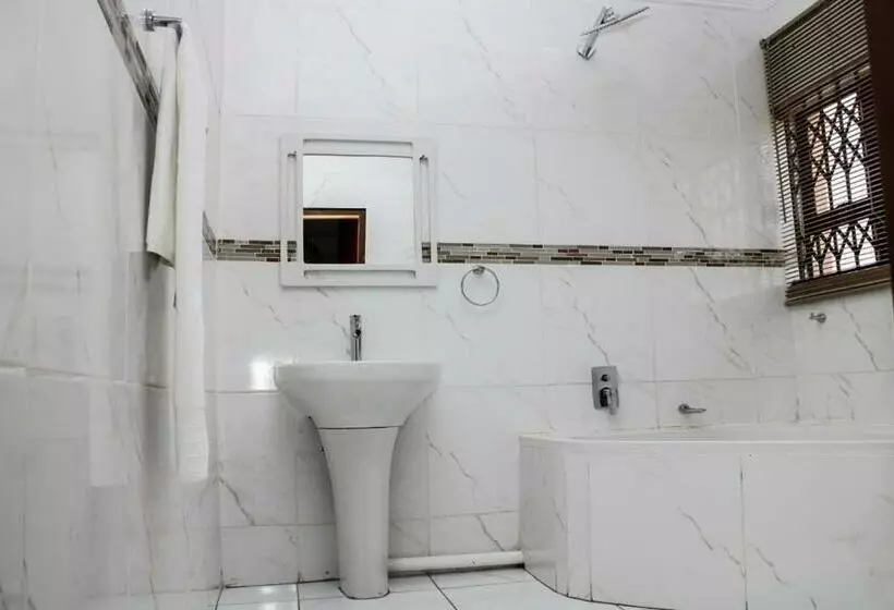 Aamiaismajoitus (B&B) Tshukudu E Ntsho