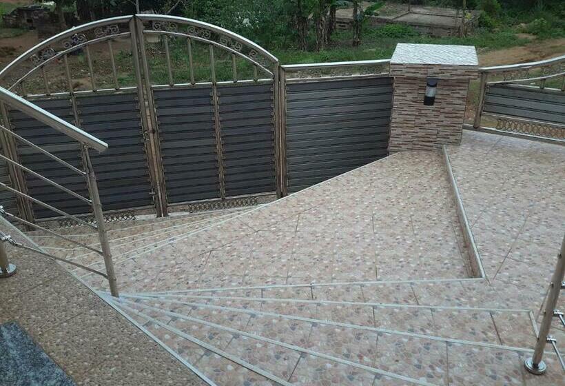 فندق Impressive Colours Lodge   Akropong Akuapem