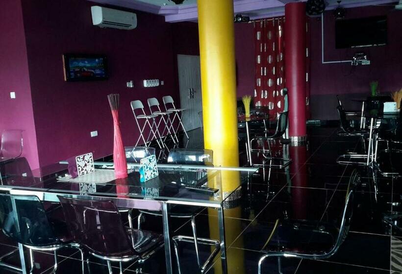 فندق Impressive Colours Lodge   Akropong Akuapem