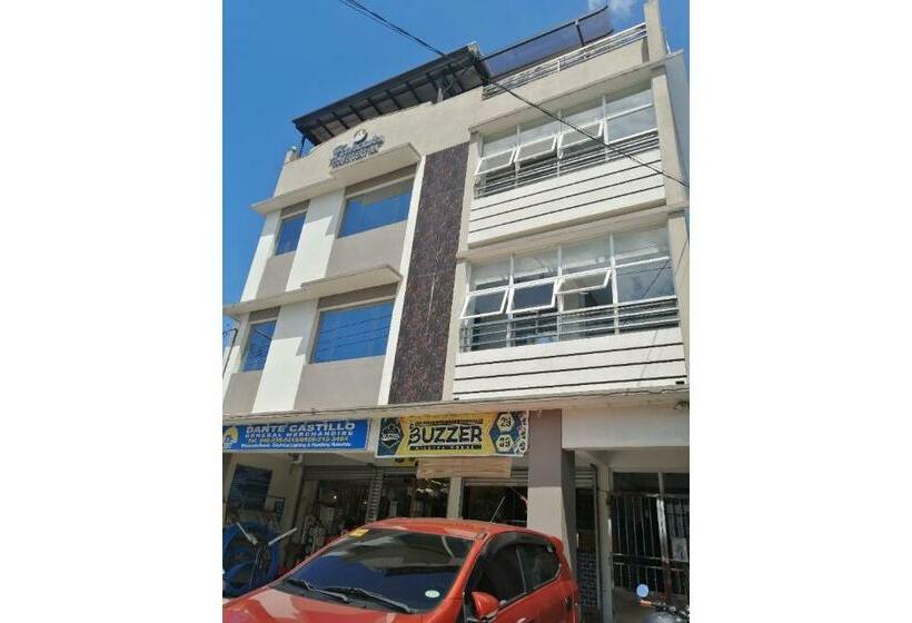 Отель Oyo 867 Roncales Travellers Inn