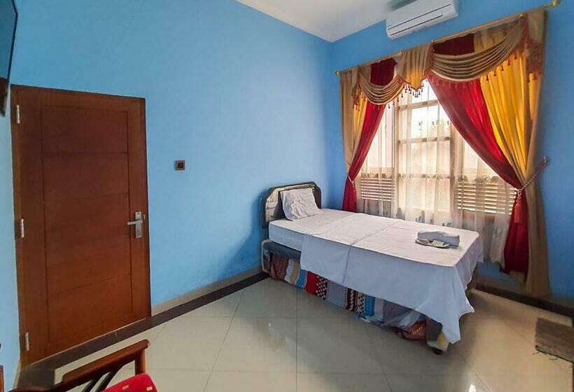 Hotel Pakde Air Cafe And Homestay Grabag Magelang Mitra Reddoorz