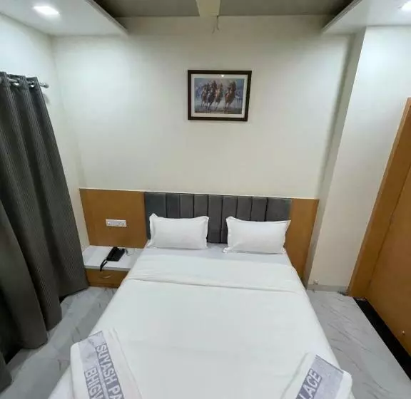 ホテル Suyash Palace & Lodging