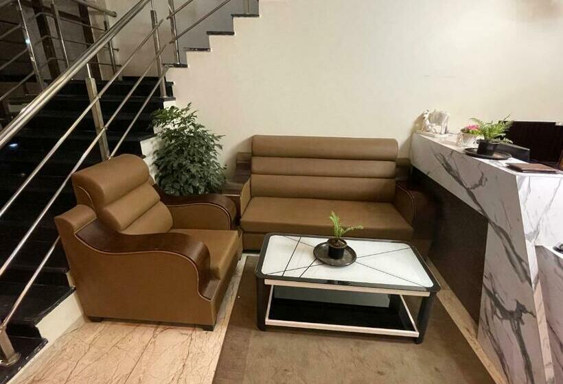 ホテル Suyash Palace & Lodging