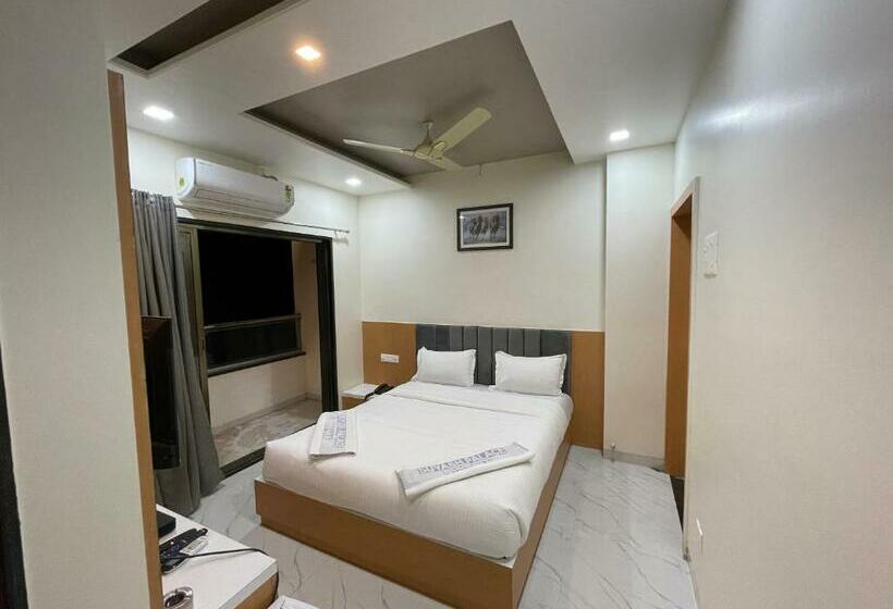 ホテル Suyash Palace & Lodging