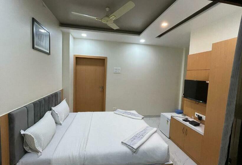 ホテル Suyash Palace & Lodging