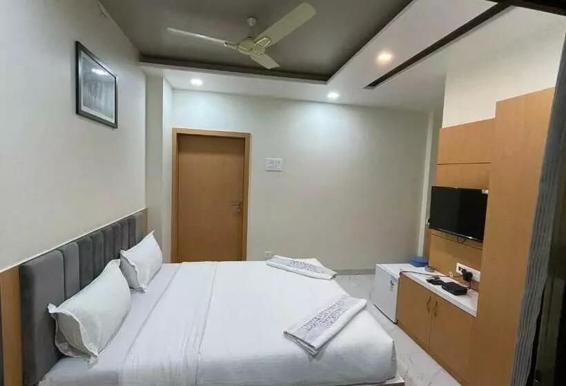 ホテル Suyash Palace & Lodging