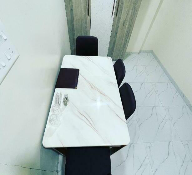 ホテル Suyash Palace & Lodging