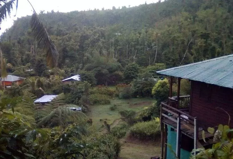 هتل 3 Rivers & Rosalie Forest Eco Lodge