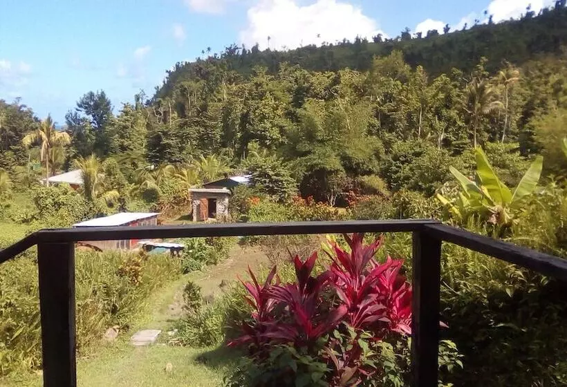 هتل 3 Rivers & Rosalie Forest Eco Lodge