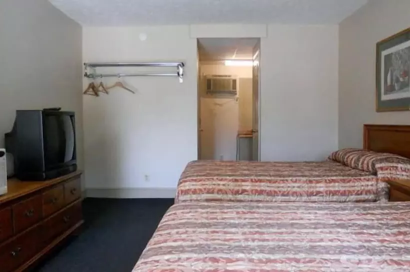 Hotelli Creek Side Inn