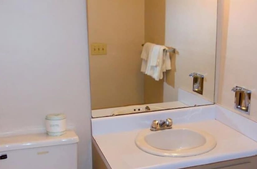 Отель Creek Side Inn