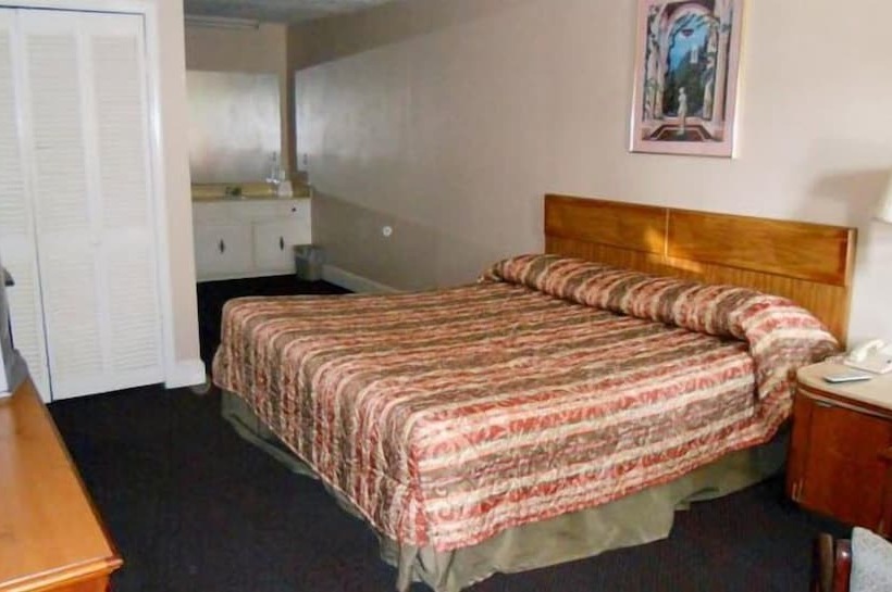 Отель Creek Side Inn