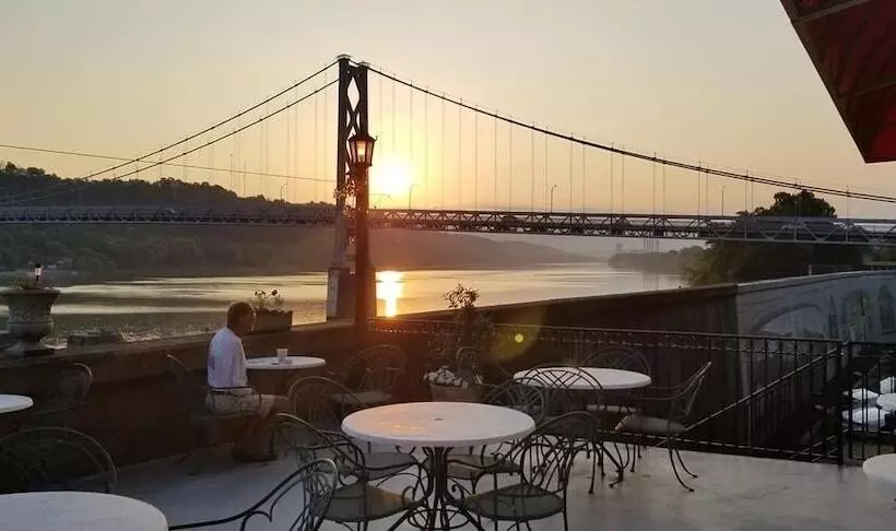 Hotelli French Quarter Inn