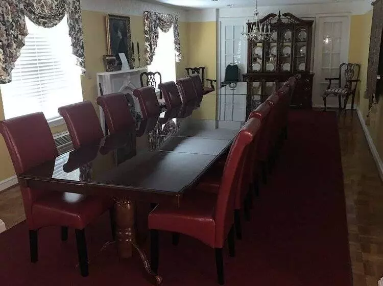 Hotelli French Quarter Inn