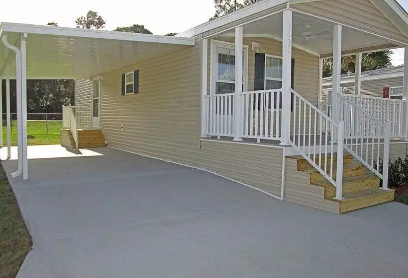 Hotelli Southern Palms Park Model 4